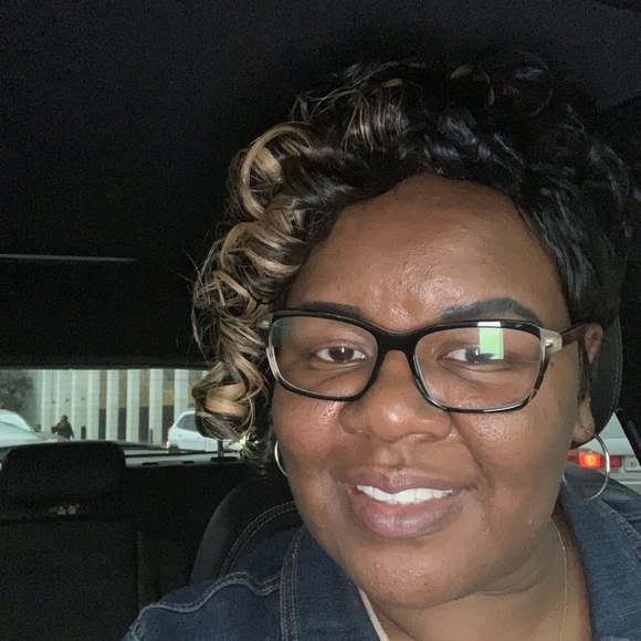 Meet your Posher, Sabrina - Picture 1 of 1